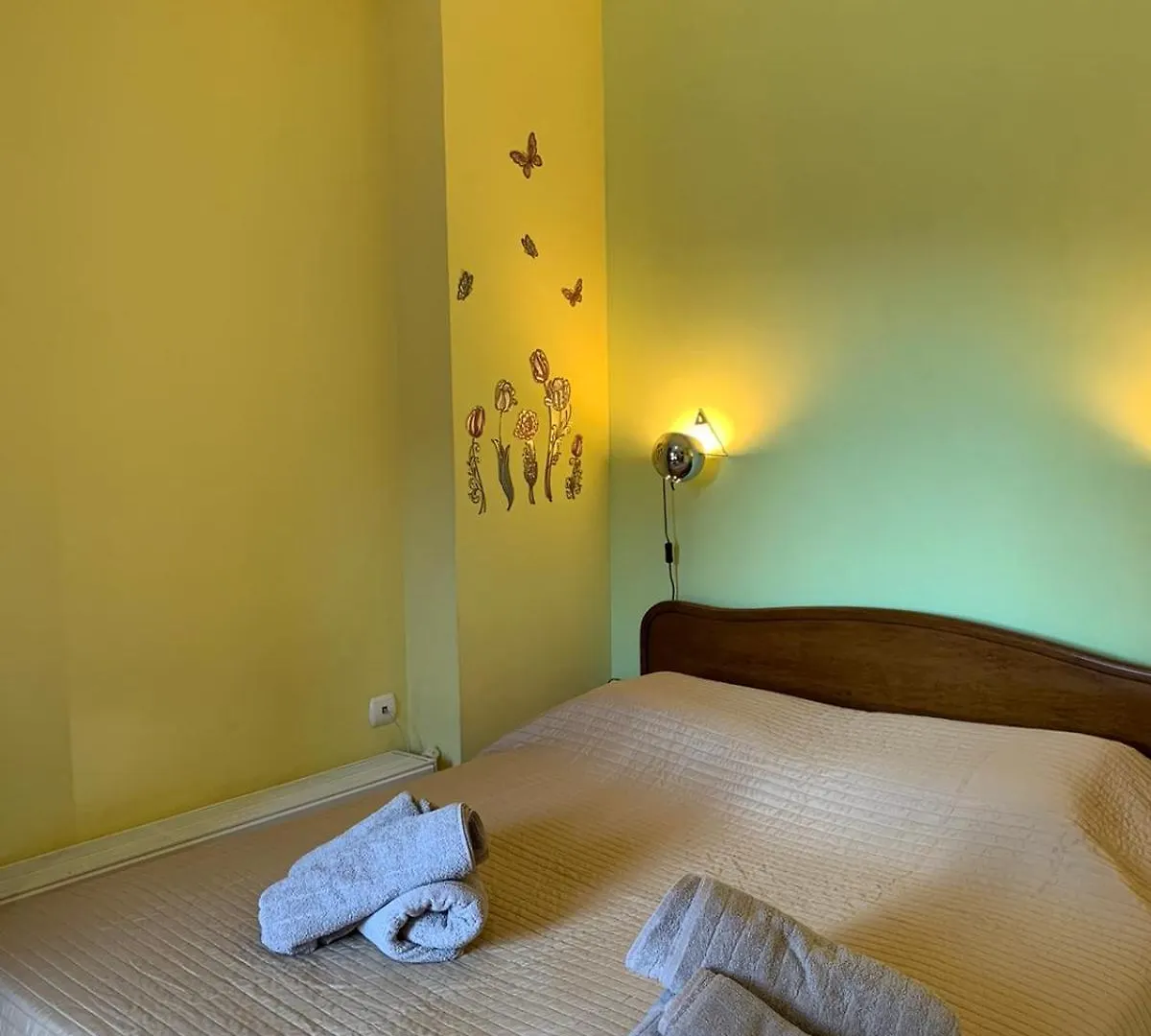Villa Georgius Neon Rysion Apartment